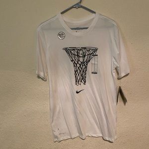 NWT white with black Nike men’s shirt. Size Medium